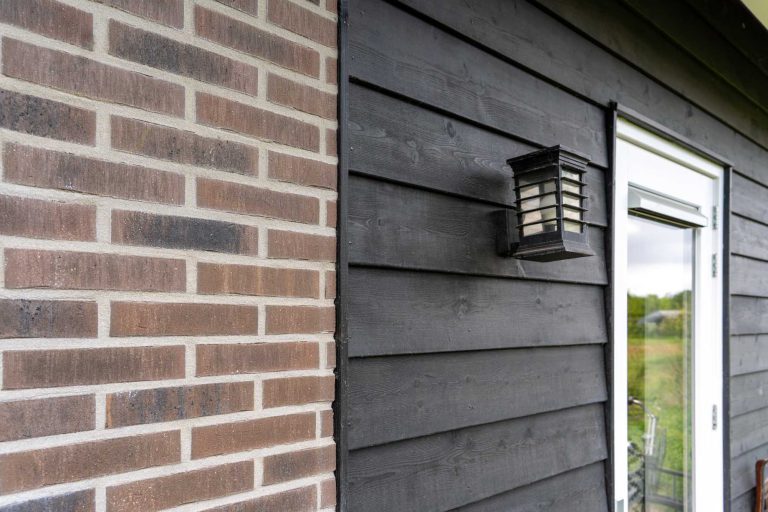 Duurzame houtskeletbouw met steenstrips of metselwerk