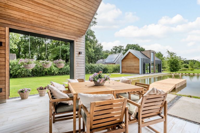 Duurzaam houten huis met veranda
