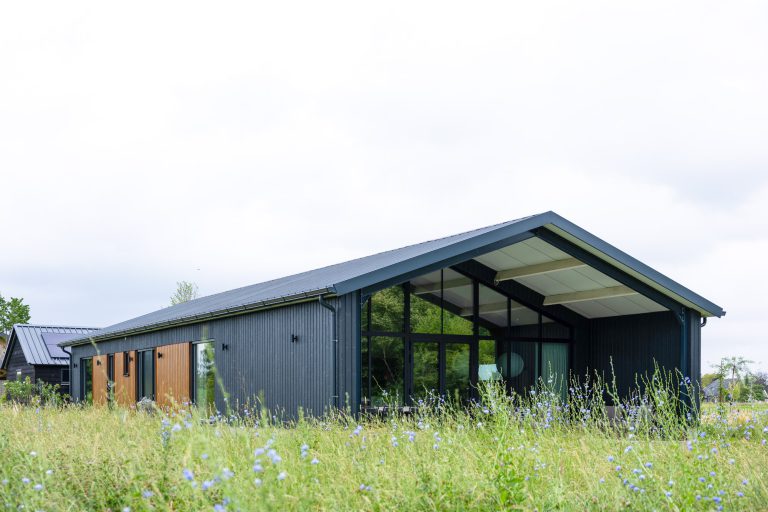 Wat is een schuurwoning?